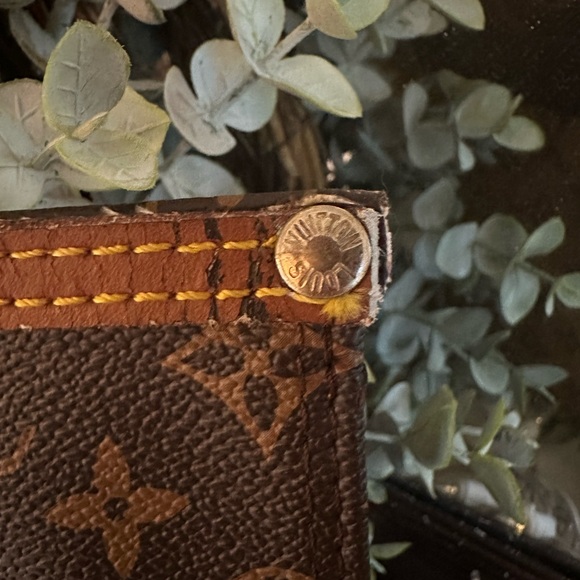 Louis Vuitton | COLLECTORS ITEM | one of a kind pouch - Picture 2 of 7